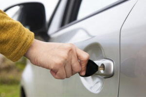 خدمة فتح باب سيارة