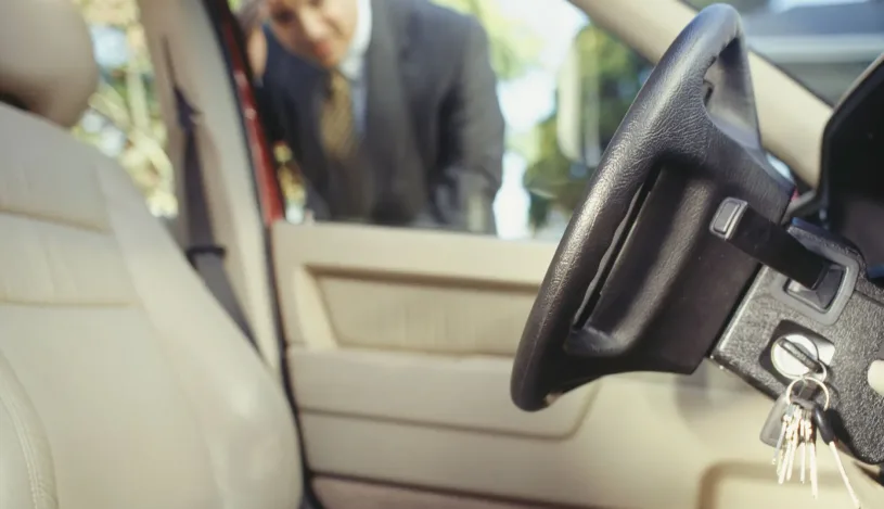 القفل للسيارات